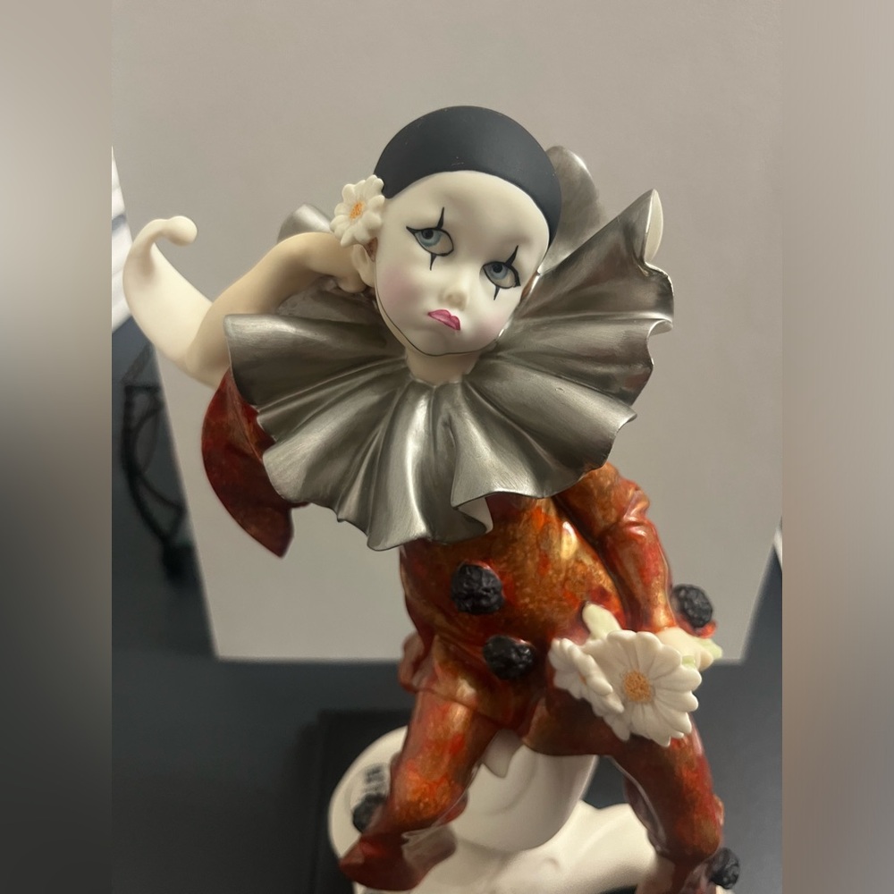 Giuseppe Armani "Piccola Pierrot Ruffles" Porcelain Figurine 9.5”